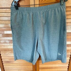 Dunlop Quick Dry Sport Sports with pockets. like new​